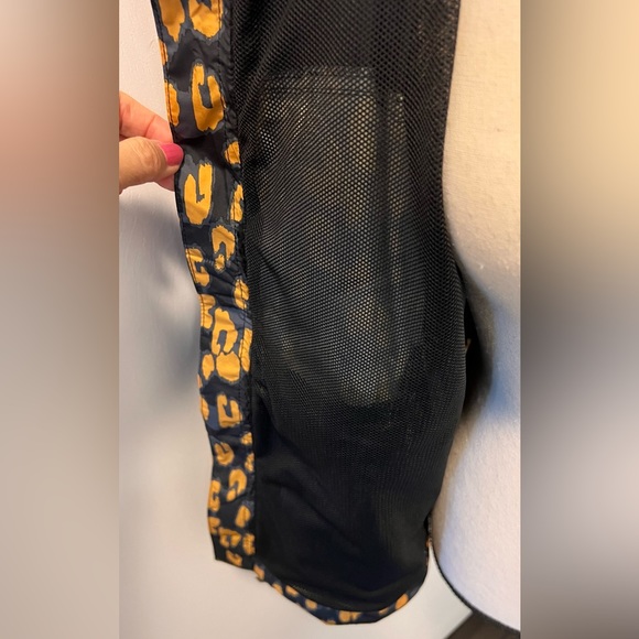 $55 firm New with tag North face hydren wind wall jacket size M in yellow/black - Picture 10 of 15